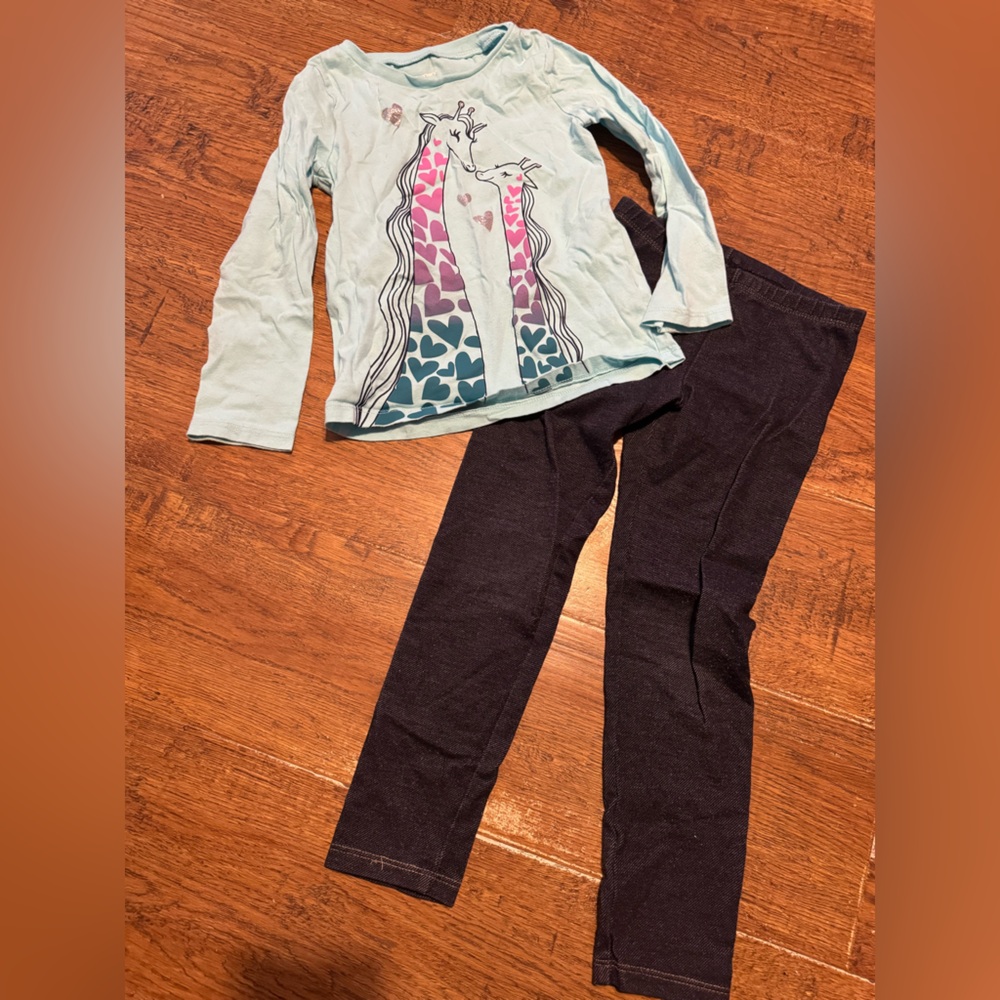 Girls outfit 5T adorable giraffe tee & jeggings